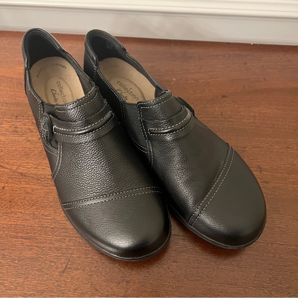 Clarks Collection Women’s Cheyn Madi Black Leather Slip-On Like new condition